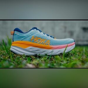 Hola tennis shoes size 7 use !!